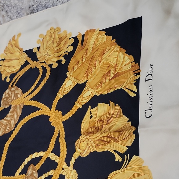 Authentic Dior oversized silk scarf - Picture 3 of 9